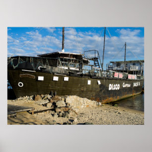 Póster Viejo barco usado como discoteca