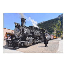 Viejo en la parada de tren de Silverton, Colorado