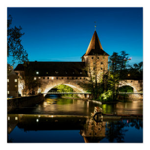 Póster Viejo puente medieval de noche en Nuremberg