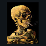 Póster Vincent Van Gogh - Calavera Con Cigarrillo Quemado<br><div class="desc">Este aceite sobre lienzo de 1885 fue pintado mientras que Van Gogh era estudiante de la Academia Royale des Beaux-Arts de Amberes, Bélgica, y demuestra su extraordinaria habilidad con la luz y la sombra y la figura humana. Un gran regalo para los anti-fumadores o para alguien que quiere dejar de...</div>