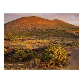 Póster Viñedo Volcánico y Caldera de Lanzarote al Atardec