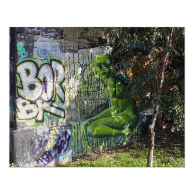 Póster Visitante verde del graffiti del espacio ultraterr (Anverso)