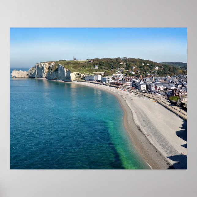 Póster Vista aérea de Etretat con su playa y su pueblo (Frente)