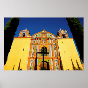 Póster Vista De Bajo Ángulo De La Iglesia Ornata Amarilla