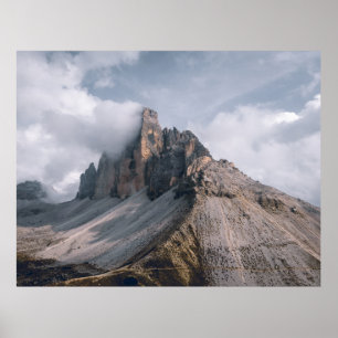 PÓSTER VISTA DE CAMPO Y MONTAÑA BAJO CIELO BLANCO Y AZUL