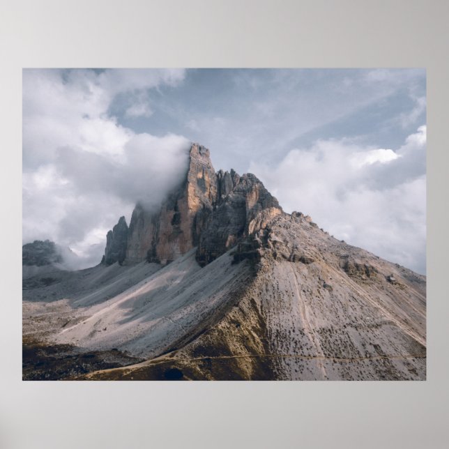 PÓSTER VISTA DE CAMPO Y MONTAÑA BAJO CIELO BLANCO Y AZUL (Frente)