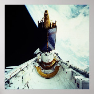 Póster Vista de la carga del transbordador terrestre y es