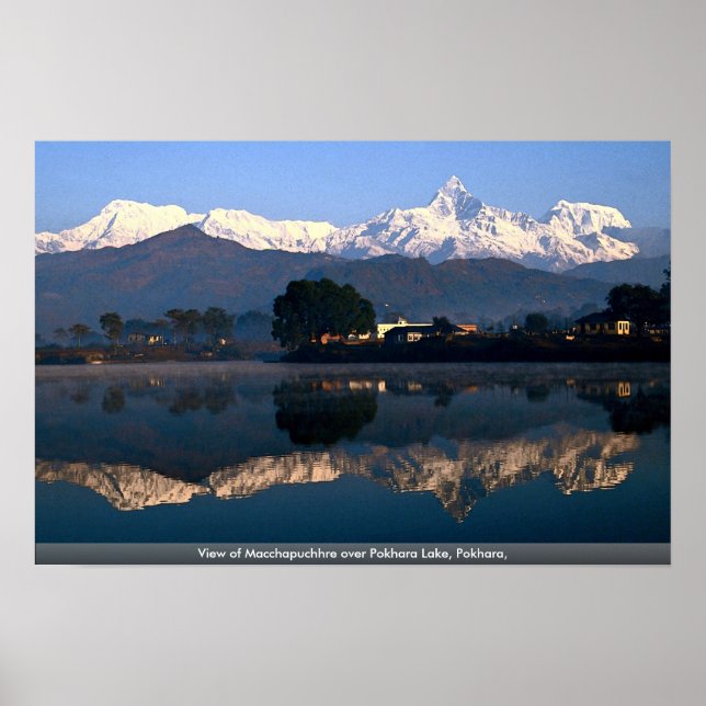 Póster Vista de Macchapuchhre sobre el lago Pokhara, Pokh (Frente)