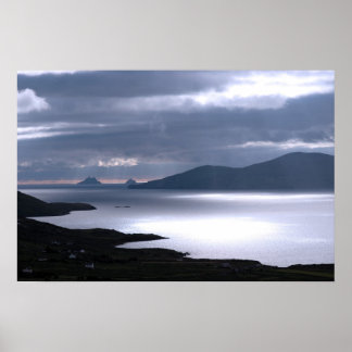 Póster vista de rocas de esqueleto