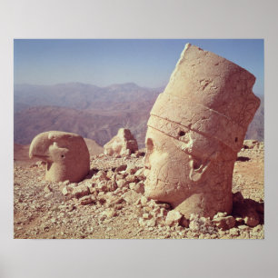 Póster Vista de una cabeza colosal y un águila