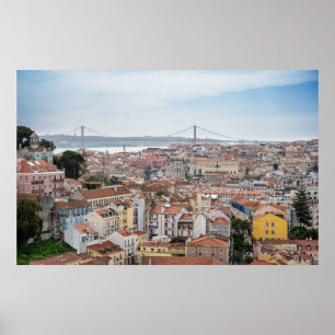 Póster Vista del casco antiguo de Lisboa y el puente del