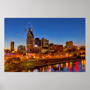 Póster Vista del horizonte de la ciudad al anochecer