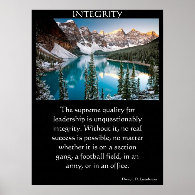 Póster Vista del valle de montaña con peektops de nieve (Frente)