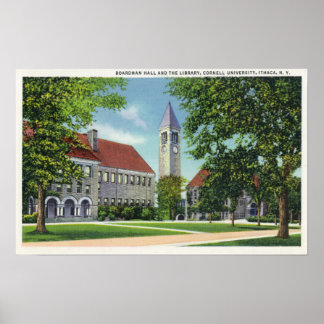 Póster Vista exterior del Salón Boardman y la Biblioteca