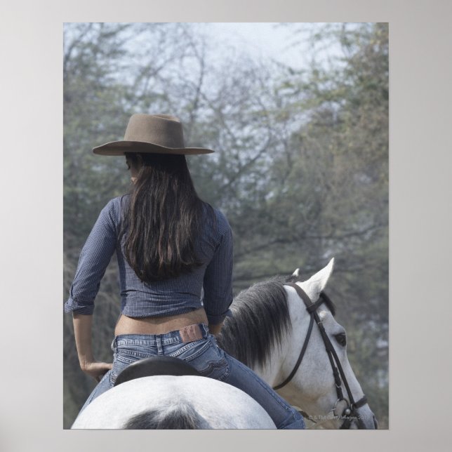Póster Vista trasera de una mujer montando un caballo (Frente)