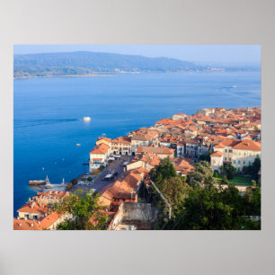 Póster vistas panorámicas a Arona y el lago Maggiore, Ita