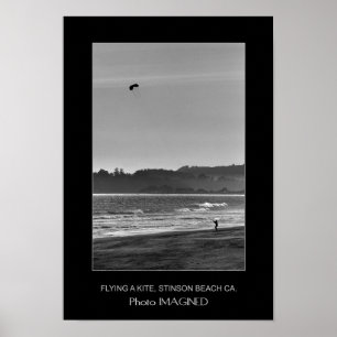 PÓSTER VOLANDO UNA KITE, STINSON BEACH CA, ESTADOS UNIDOS