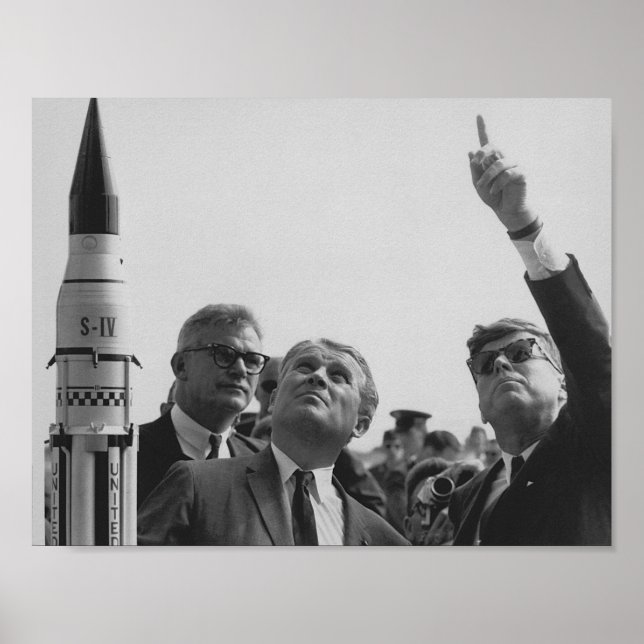 Póster Von Braun y JFK mirando hacia el cielo (Frente)