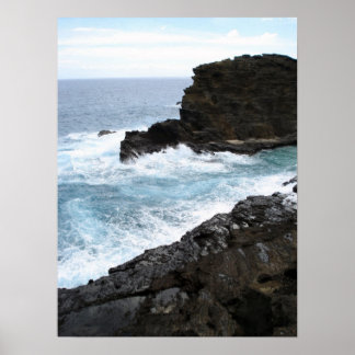 Póster Waves on Dark Rocks