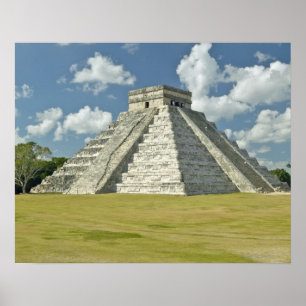 Póster White puffy clouds over the Mayan Pyramid
