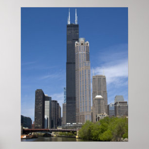 Póster Willis Tower (previously the Sears Tower) looms