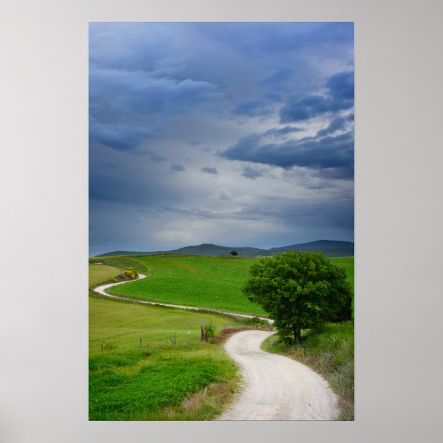 Póster Winding road under a dark sky (Frente)
