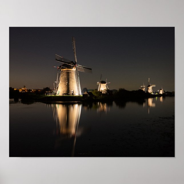 Póster Windmills illuminated at night poster print (Frente)