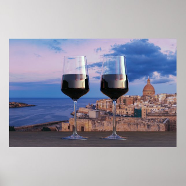 Póster Wine glasses with view of sunset over Valletta (Frente)