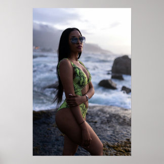 Póster Woman In Green Swimsuit By The Ocean