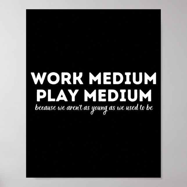 Póster Work Medium Play Medium Funny Millennial Too Old  (Frente)