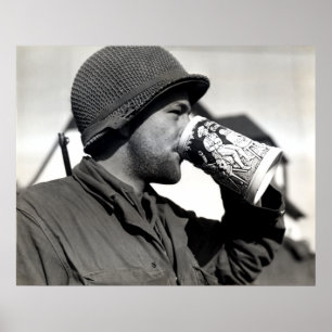Póster WWII Soldado norteamericano bebe cerveza