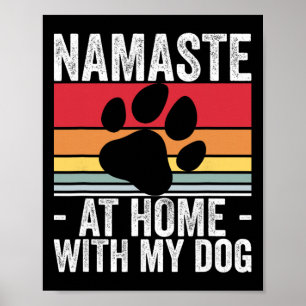 Póster Yoga Namaste en casa con mi amante de los perros