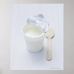 Póster Yogur en taza disponible abierta