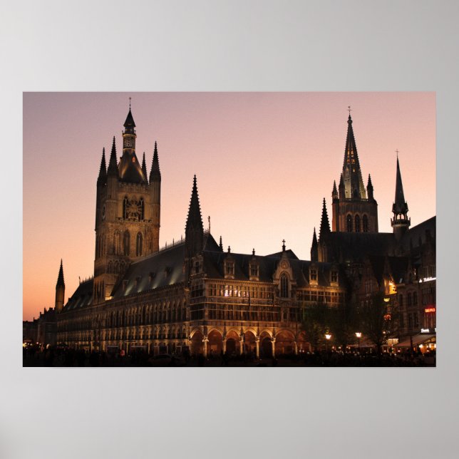 Póster Ypres Cloth Hall, Bélgica por noche (Frente)