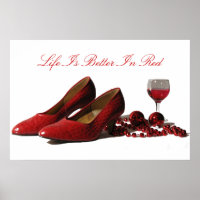 Zapatos de tacón rojo y vino rojo