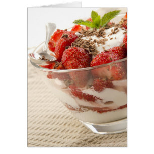 Postre de fresa con yogur fresco