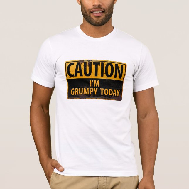 "PRECAUCIÓN, hoy estoy mal", camiseta destruida (Anverso)