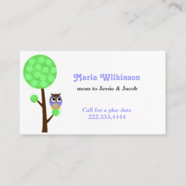 Presentación Búho en una tarjeta de la mamá del árbol