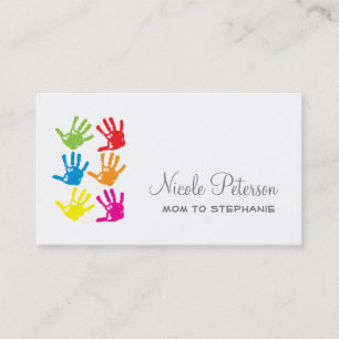 Presentación La mano imprime la tarjeta de la mamá