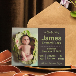 Presentando el anuncio de nacimiento con fotos