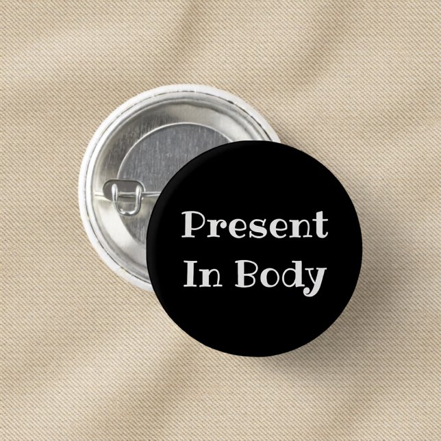 Presente en cuerpo divertido botón de pinback de o (Subido por el creador)