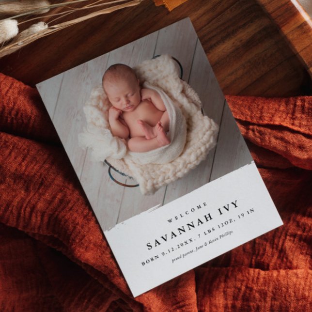 Presupuesto Anuncio de Nacimiento de Bebé Moderno  (Simple black and white photo baby birth announcement postcard.)