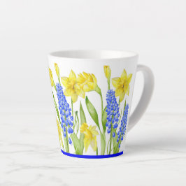 Primavera de la tierra en una pequeña taza de latt