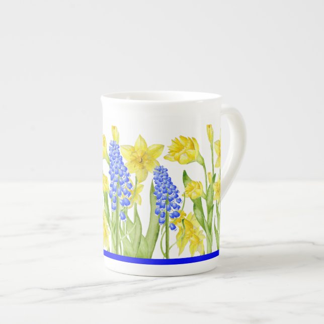 Primavera de la tierra en una taza china de huesos (Derecha)