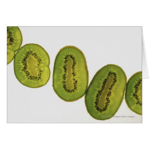 Primer de cinco rebanadas de fruta de kiwi