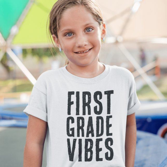 PRIMER GRADO VIBES CAMISETAS DE NIÑOS (Subido por el creador)