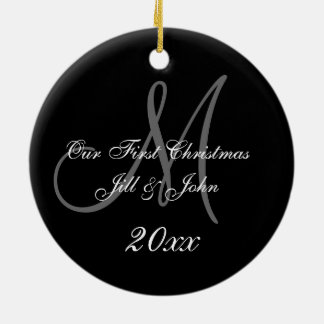 Primer monograma del ornamento el | del navidad