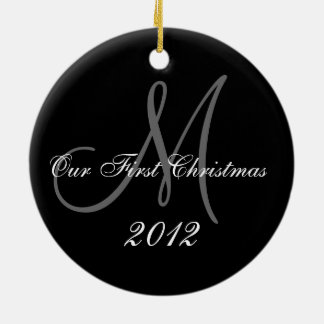 Primer monograma del ornamento el | del navidad