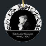 Primer ornamento de la comunión santa<br><div class="desc">Este ornamento hermoso es una manera maravillosa de recordar la primera comunión santa de su niño. Modificado para requisitos particulares con la imagen de su niño,  será un recuerdo atesorado.</div>