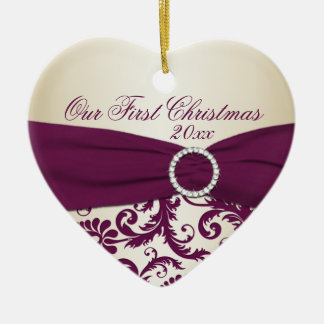 Primer ornamento del navidad del ciruelo y del